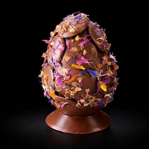 Œuf de Pâques aux poires et fleurs du Valais